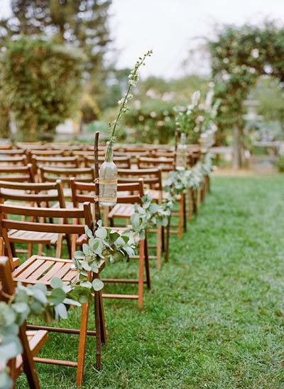 Simple Boho-Chic Ceremony Decor :: 2017 Wedding Trends